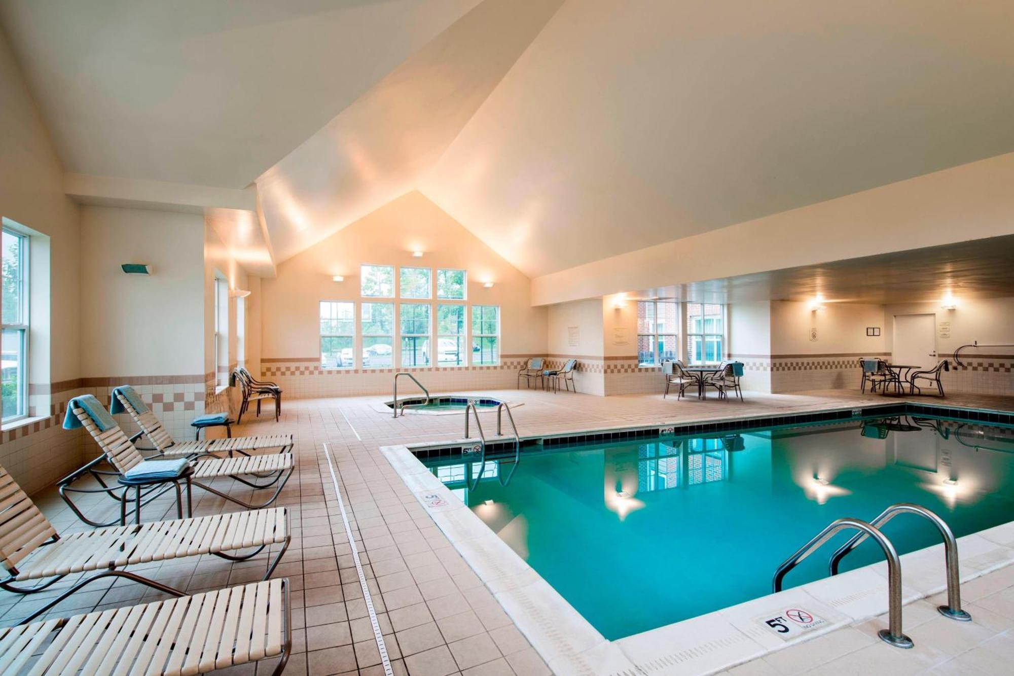 By Marriott Philadelphia Hotel 3*